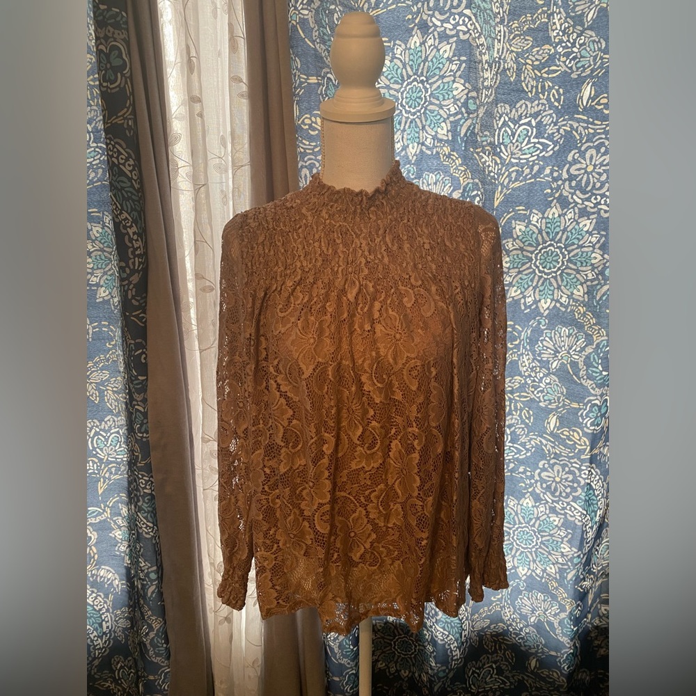 Cable and Gauge stretchy lace top - pink rose color size large